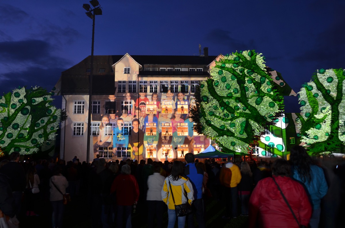 Auftakt für Lichtkunsttour «Bildung für Alle - Schulen im Rampenlicht» 2018