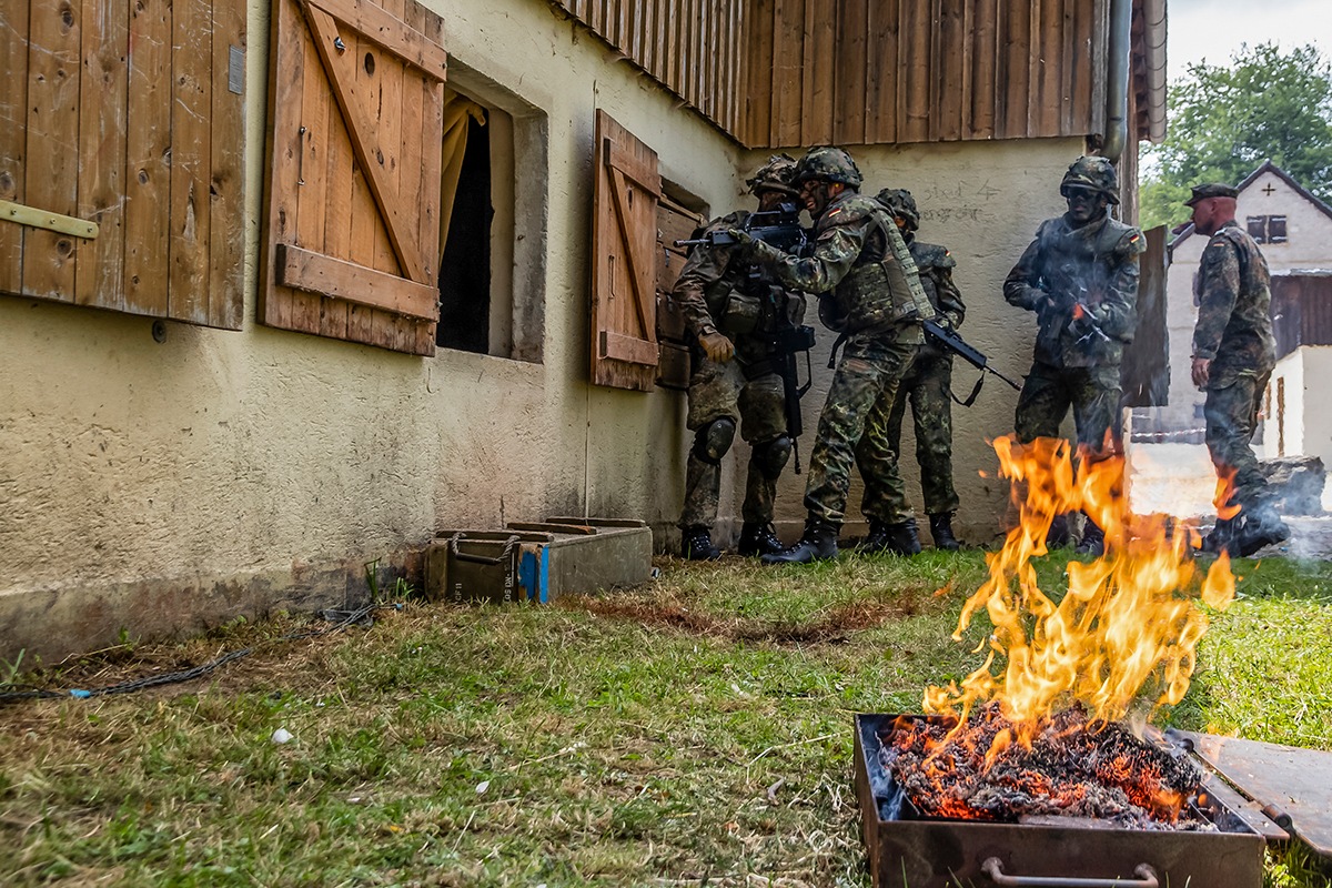 Zivile Führungskräfte in Hammelburg: Für fünf Tage Soldat sein