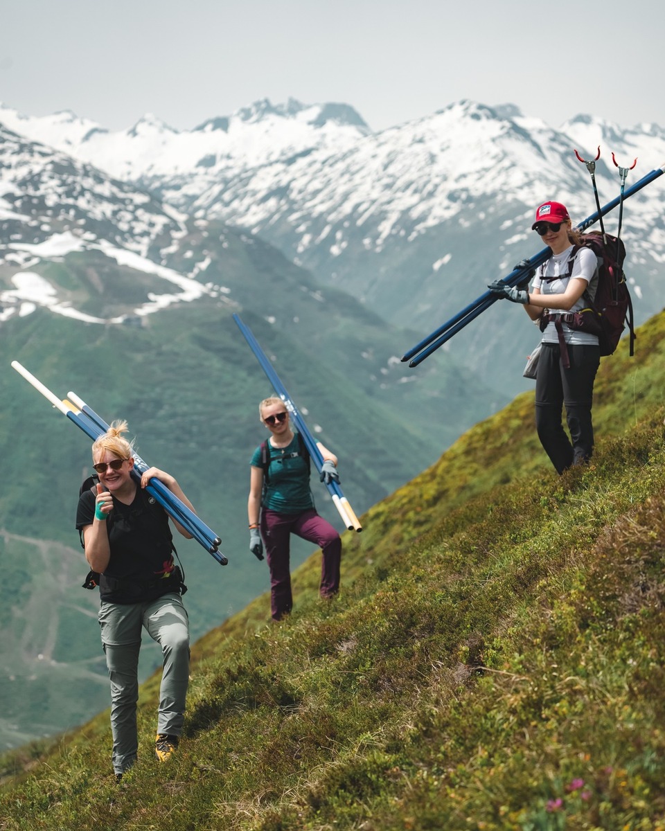 Medienmitteilung: Clean-up Day Andermatt - die Spuren des Winters weggeräumt