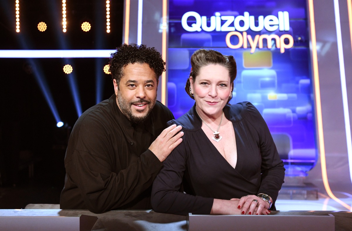 Popstars Adel Tawil und AnNa R. bei Esther Sedlaczeks &quot;Quizduell-Olymp&quot; am Freitag, 20. Januar 2023, 18:50 Uhr im Ersten