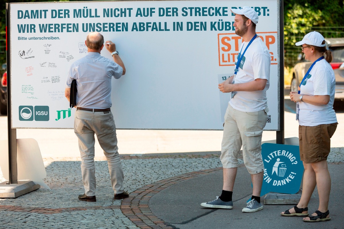 Medienmitteilung: «Müllhalde A1: Littering wird zur Gefahr für Strassenmitarbeitende»