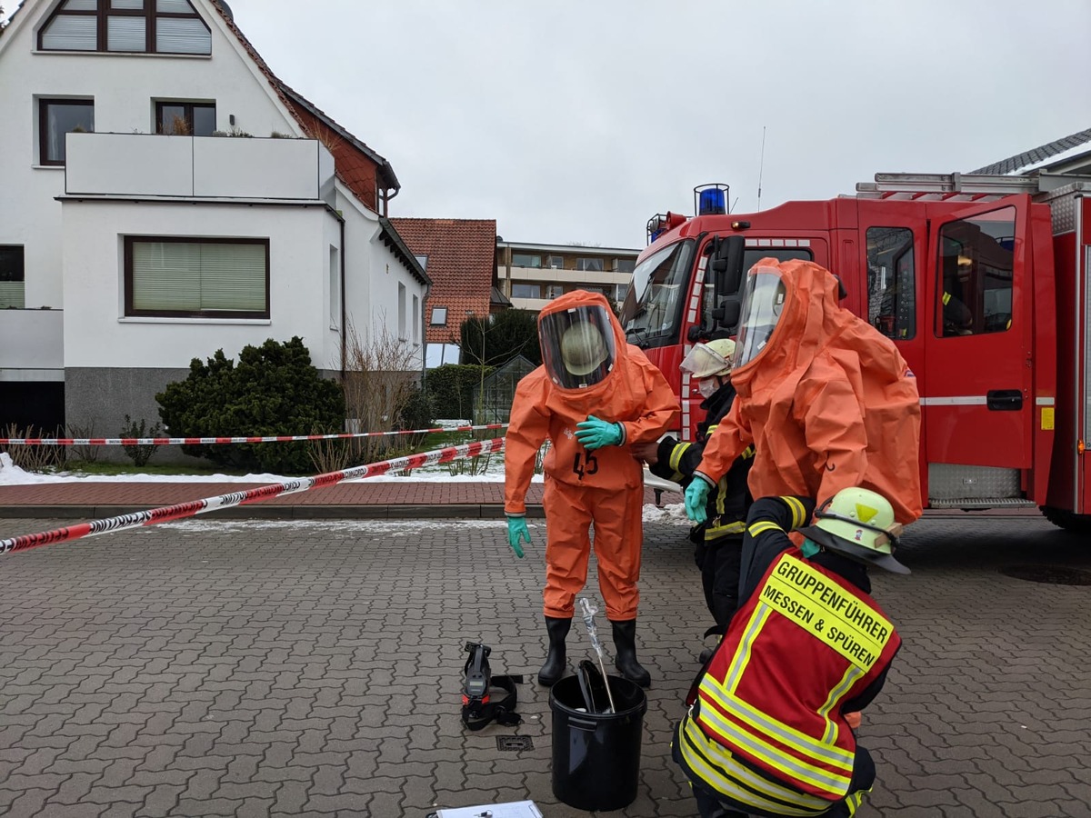 POL-STD: Chemiestudent verursacht Großeinsatz von Rettungsdienst, Feuerwehr und Polizei