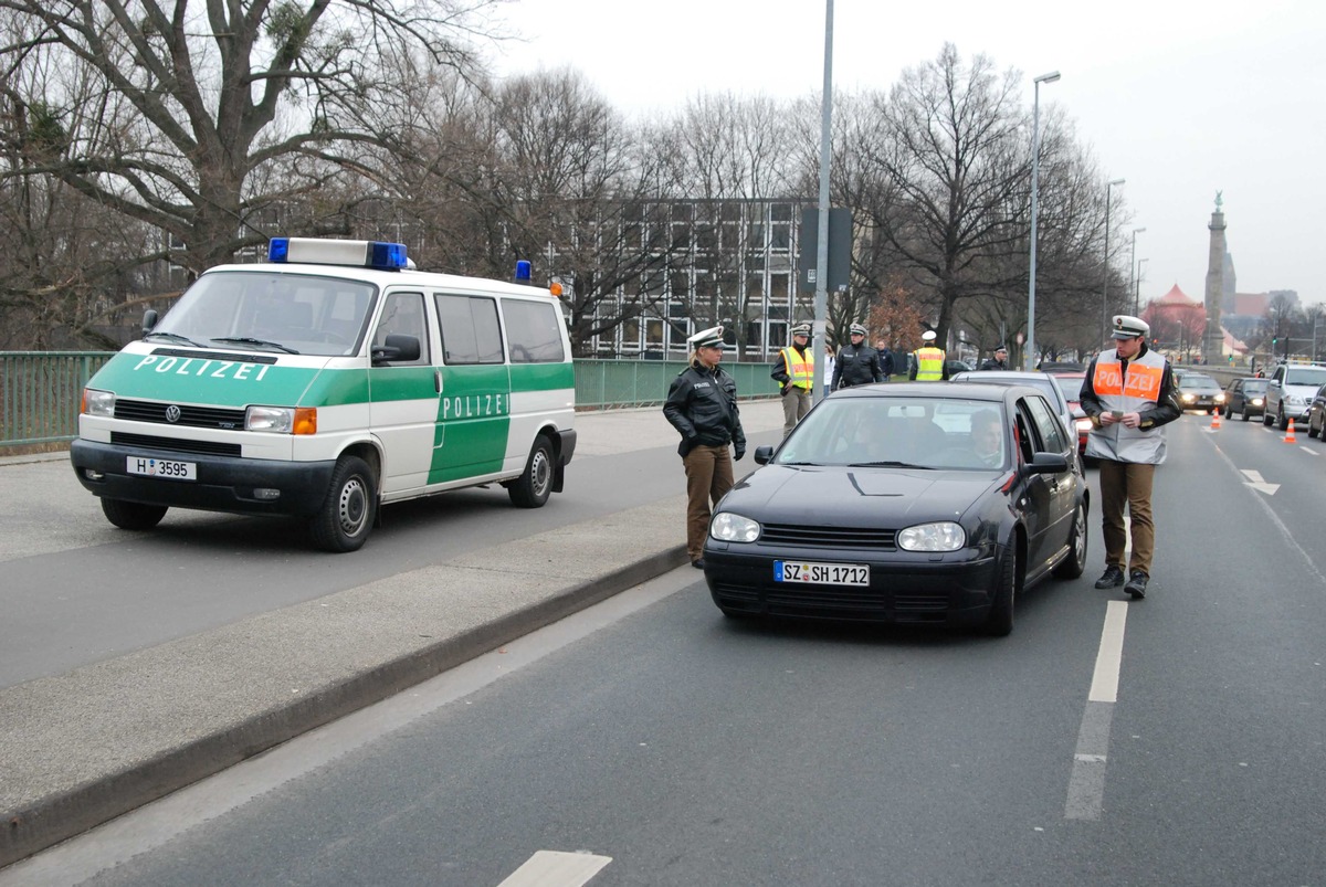 POL-H: Nachtragsmeldung zur Presseinformation Nr. 4 v.10.Januar 2008 Alkohol- und Drogenkontrollen im Stadtgebiet Hannover 24-Jähriger flüchtet vor Kontrolle, Haltenhoffstraße/Herrenhausen