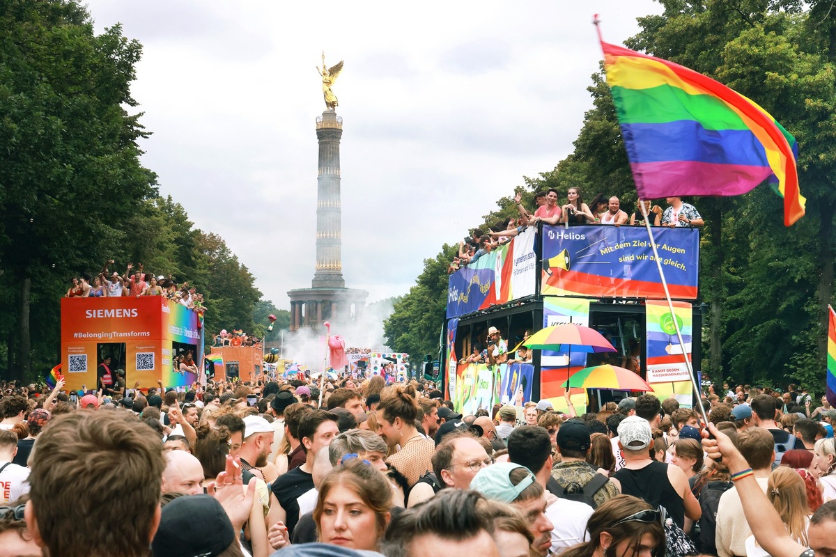 Helios Kliniken setzen Zeichen für Vielfalt beim Berliner CSD