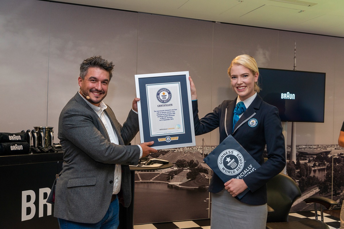 BRAUN Barber Dan Gregory holt mit #TeamBart den GUINNESS WORLD RECORDS[TM] Titel für &quot;die meisten getrimmten Bärte in einer Stunde&quot;