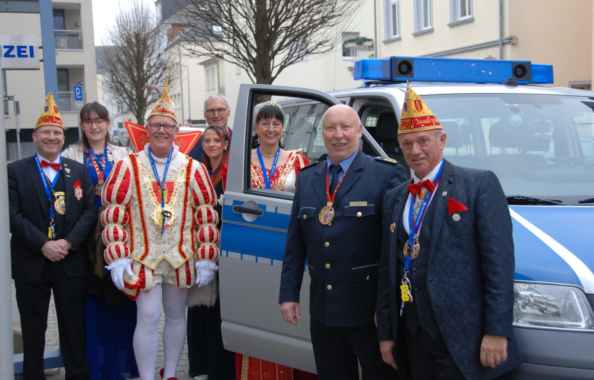 POL-PPTR: Besuch des Stadtprinzenpaares Pierrot I. und Marie-Claire I. im Polizeipräsidium Trier