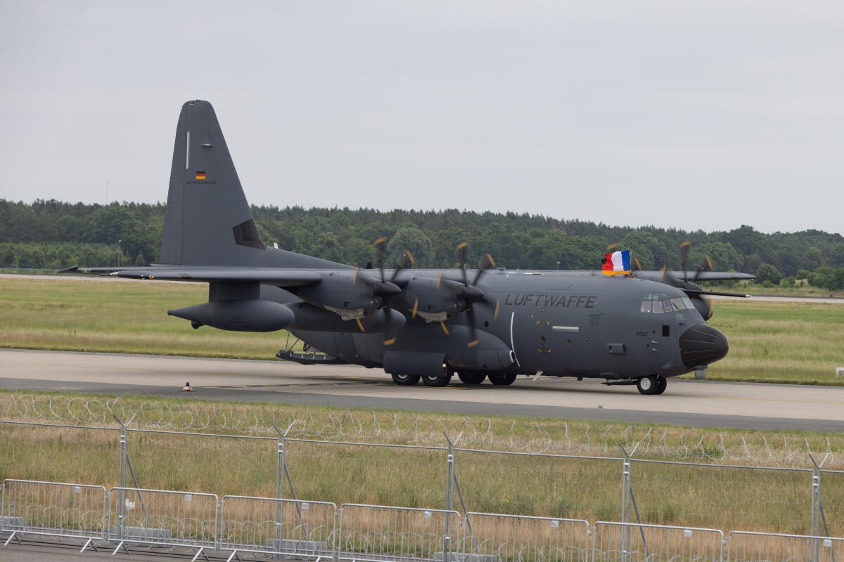 Deutsche Super Hercules und Regierungsflieger erhalten erweiterte Selbstschutzsysteme