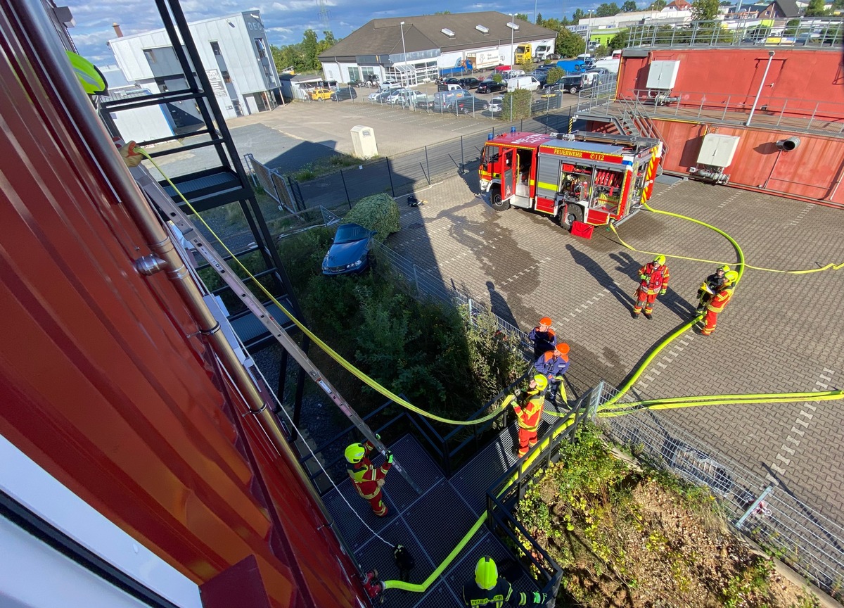 FW-Heiligenhaus: Feuer, Unfälle und Menschenrettung - Ein besonderes Ausbildungswochenende der Feuerwehr Heiligenhaus