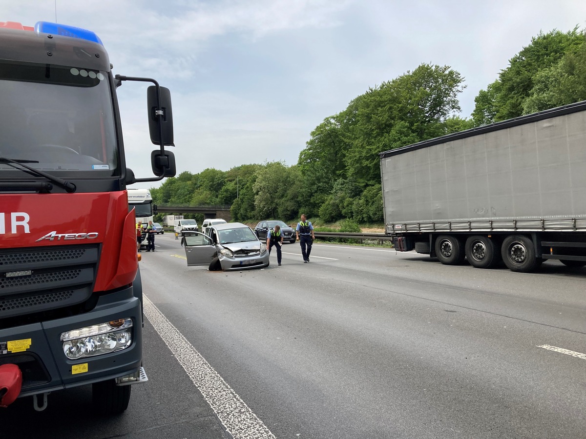 FW-OB: Verkehrsunfall auf der A2 mit einer verletzten Person