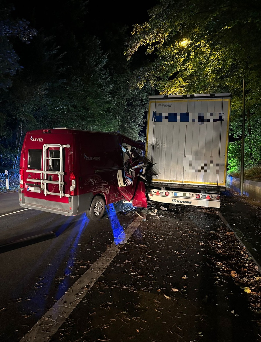 FW-DT: Alleinunfall am Sonntagabend