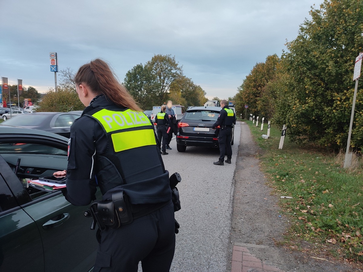 POL-NI: Lauenau - Großkontrolle am Autohof