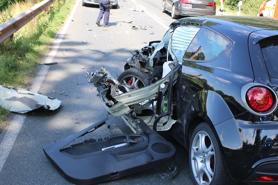 POL-MI: Kollision auf der B 61 - Autofahrerin verletzt