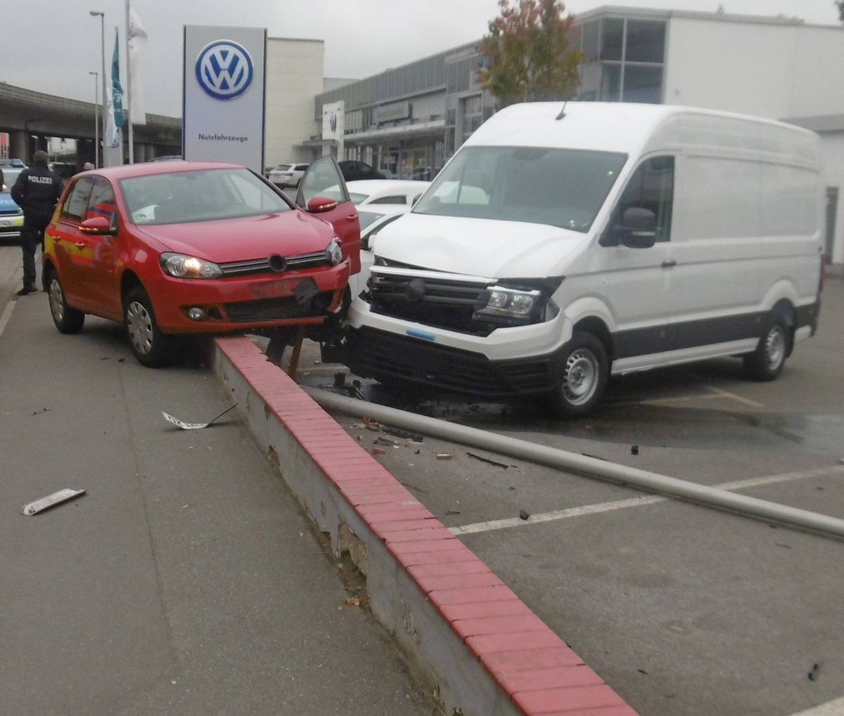 POL-NOM: Nachtrag zum Presseartikel v. 05.11.18, 12.09 Uhr

Wie kam das Auto auf die Mauer?