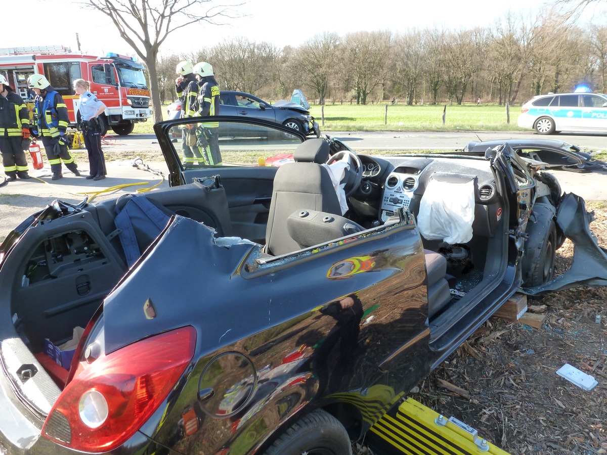 FW Dinslaken: Verkehrsunfall mit drei verletzen Personen