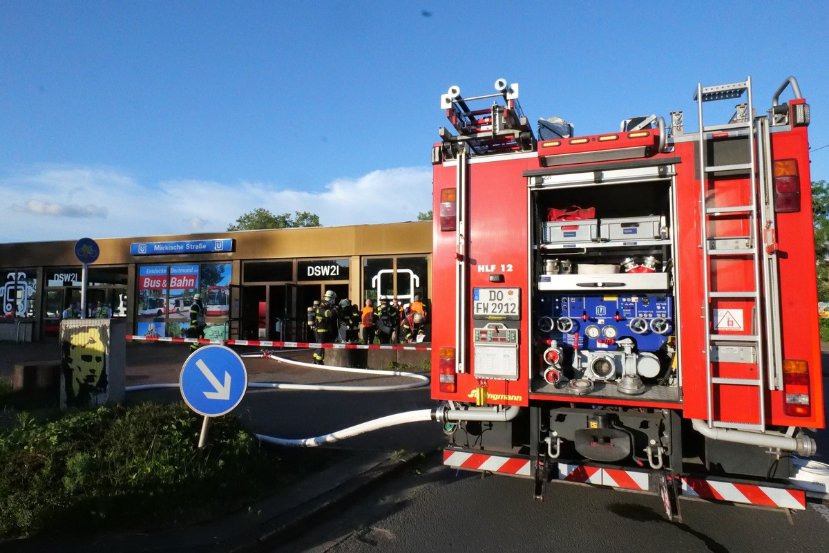 FW-DO: Leichte Rauchentwicklung aus U-Bahnhaltestelle - Entstehungsbrand an einer Rolltreppe