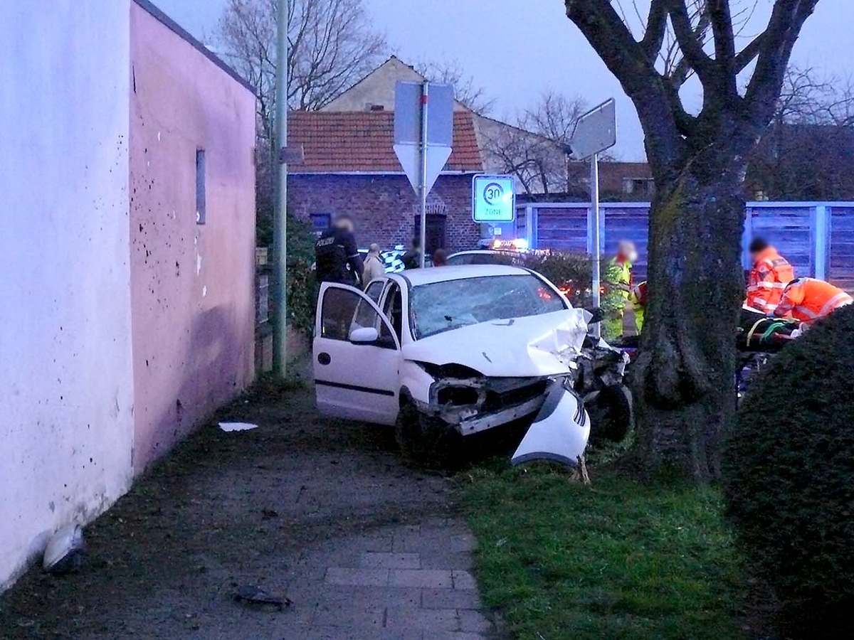 POL-DN: 15-Jähriger verursacht Autounfall - unter Alkohol- und Drogeneinfluss