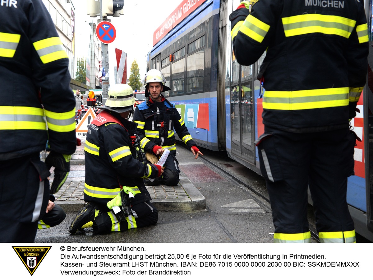 FW-M: Trambahn entgleist am Stachus (Ludwigsvorstadt)