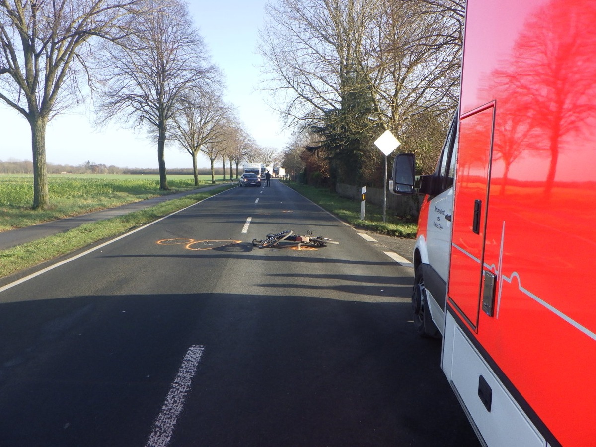 POL-KLE: Kevelaer - Verkehrsunfall / 73-jähriger Pedelecfahrer schwer verletzt