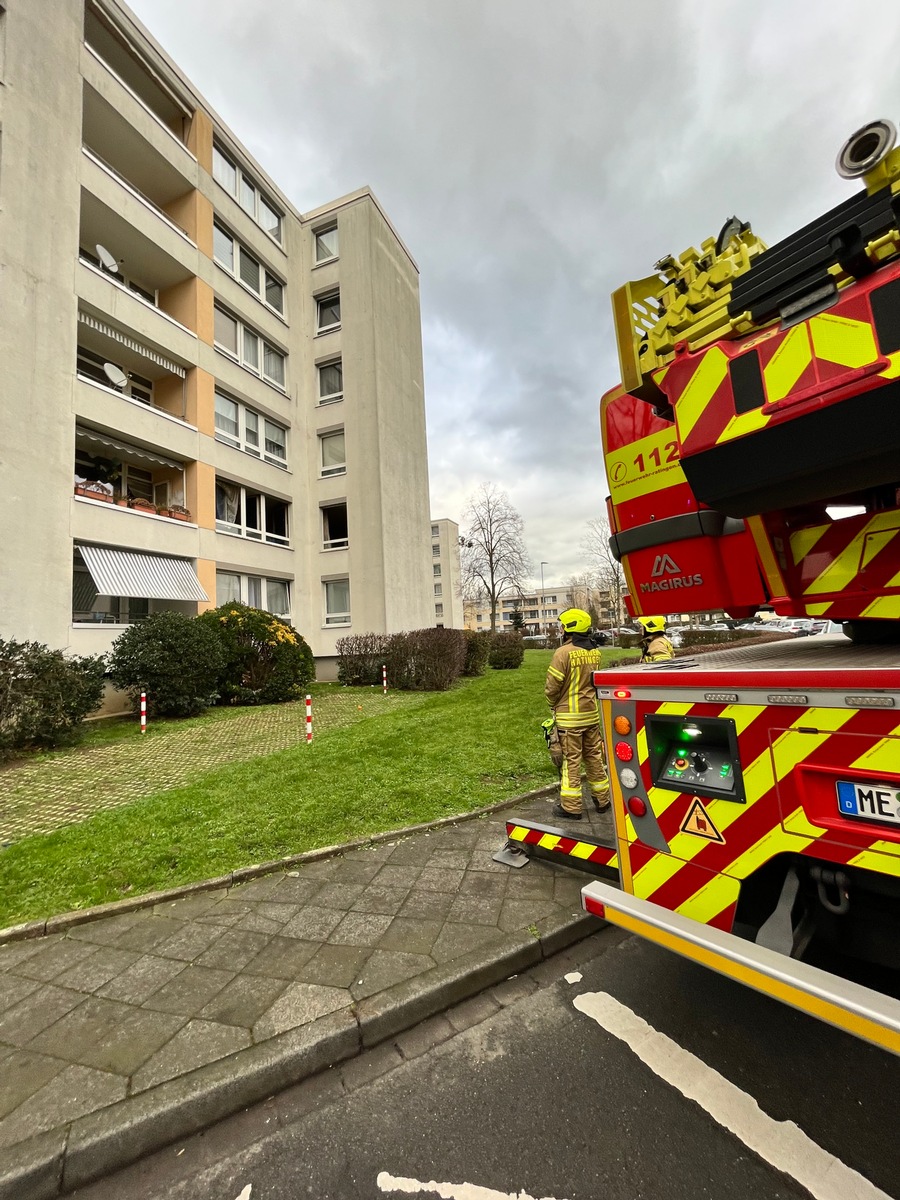 FW Ratingen: Erneut Feuer in einer Küche