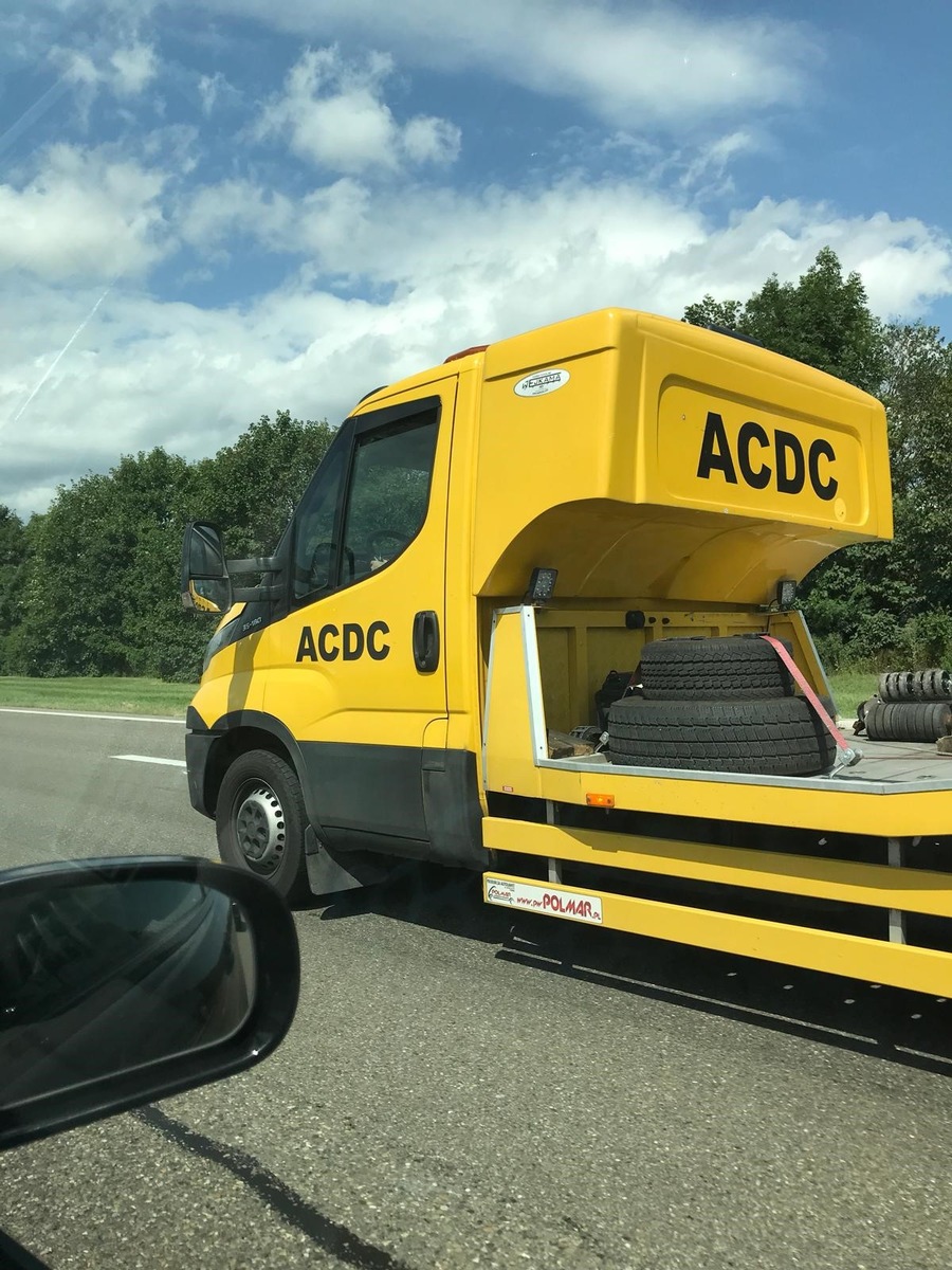 Achtung Abzocke: Falsche Pannenhelfer wieder in Ost- und Südosteuropa unterwegs / Störsender verhindern Anruf bei ADAC Auslandsnotrufstation / ADAC Partnerclubs helfen vor Ort