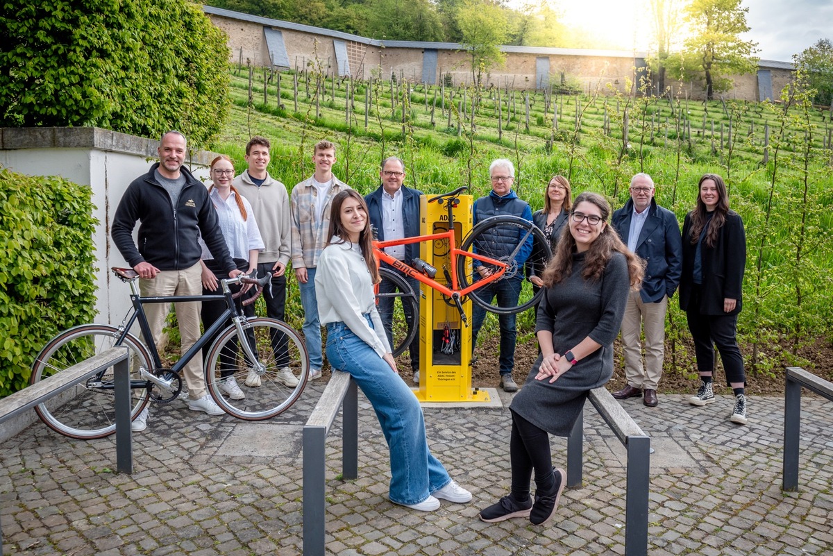 ADAC installiert Radservice-Station am Kloster Eberbach - Pressemeldung