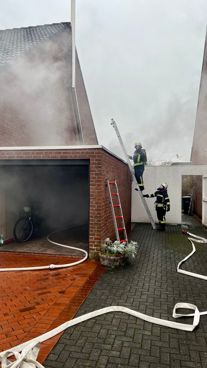 FF Nordkirchen: Brennender Holzstapel