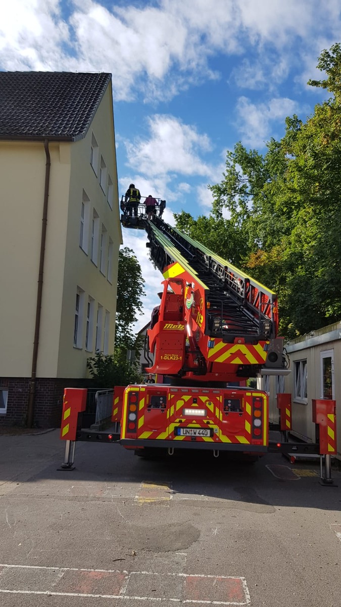 FW-WRN: Martinshorn und Blaulicht bei den Werner Grundschulen an der Horster Straße und der Schulstraße