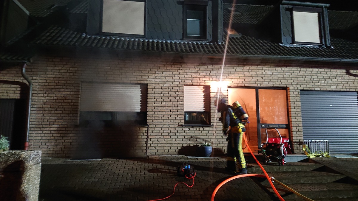 FW-BO: Kellerbrand in Bochum-Riemke