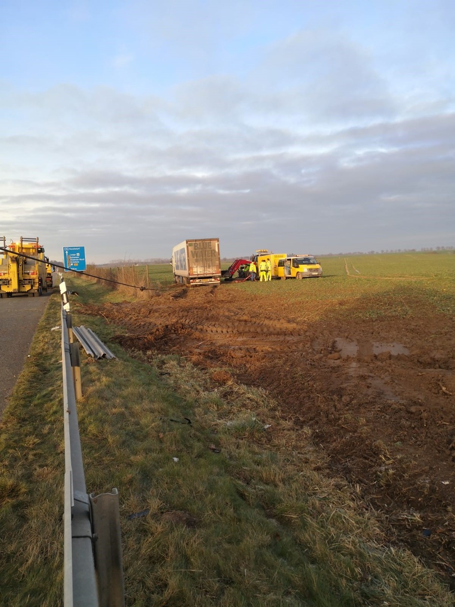 POL-HRO: LKW-Unfall auf der BAB 19, km 89