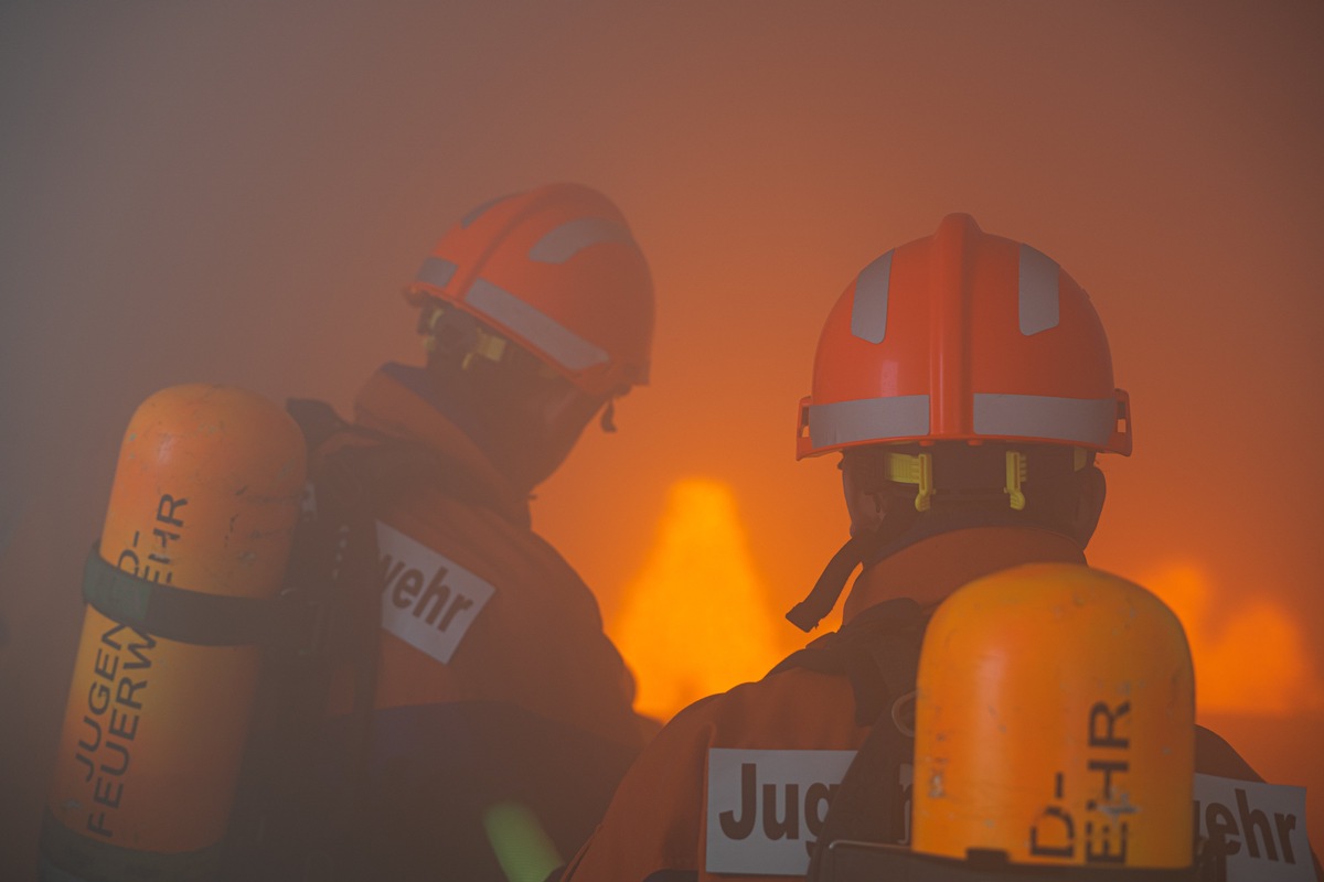 FW Ratingen: Fünf Einsätze in 24 Stunden: Ereignisreicher Berufsfeuerwehrtag der Jugendfeuerwehr geht zu Ende