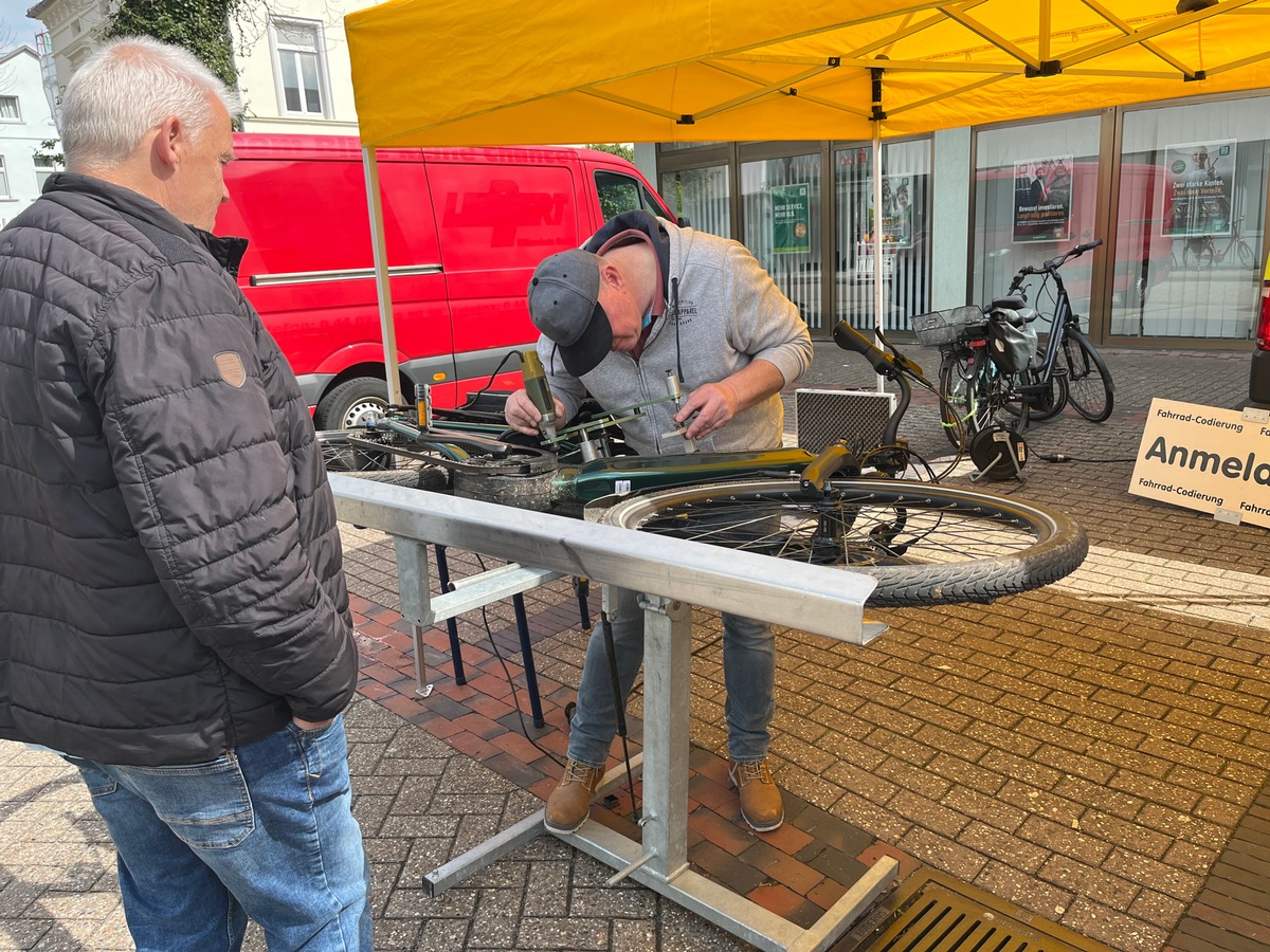 POL-WHV: Schützen Sie sich vor Diebstahl und nutzen Sie das kostenlose Angebot! Fahrradcodierung und Fahrradregistrierung auf dem Vareler Frühlingsfest