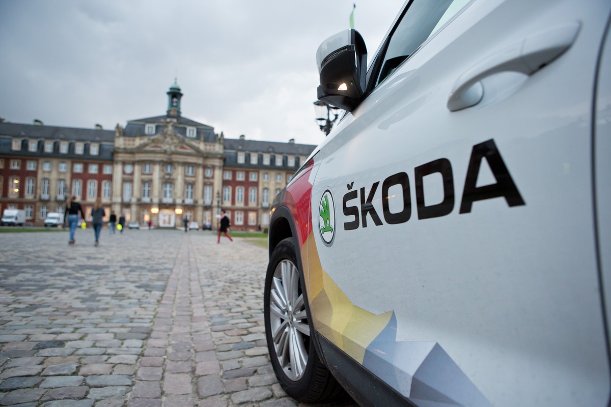 SKODA beim Münsterland Giro mit Begleitfahrzeugen und Jedermann-Team am Start (FOTO)