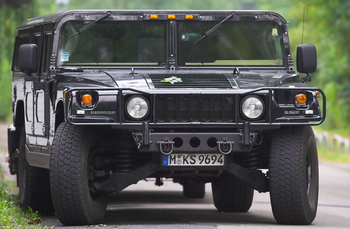 POL-D: &quot;Hummer&quot; in Niederkassel entwendet - 10.000 Euro Belohnung  - Polizei sucht Zeugen