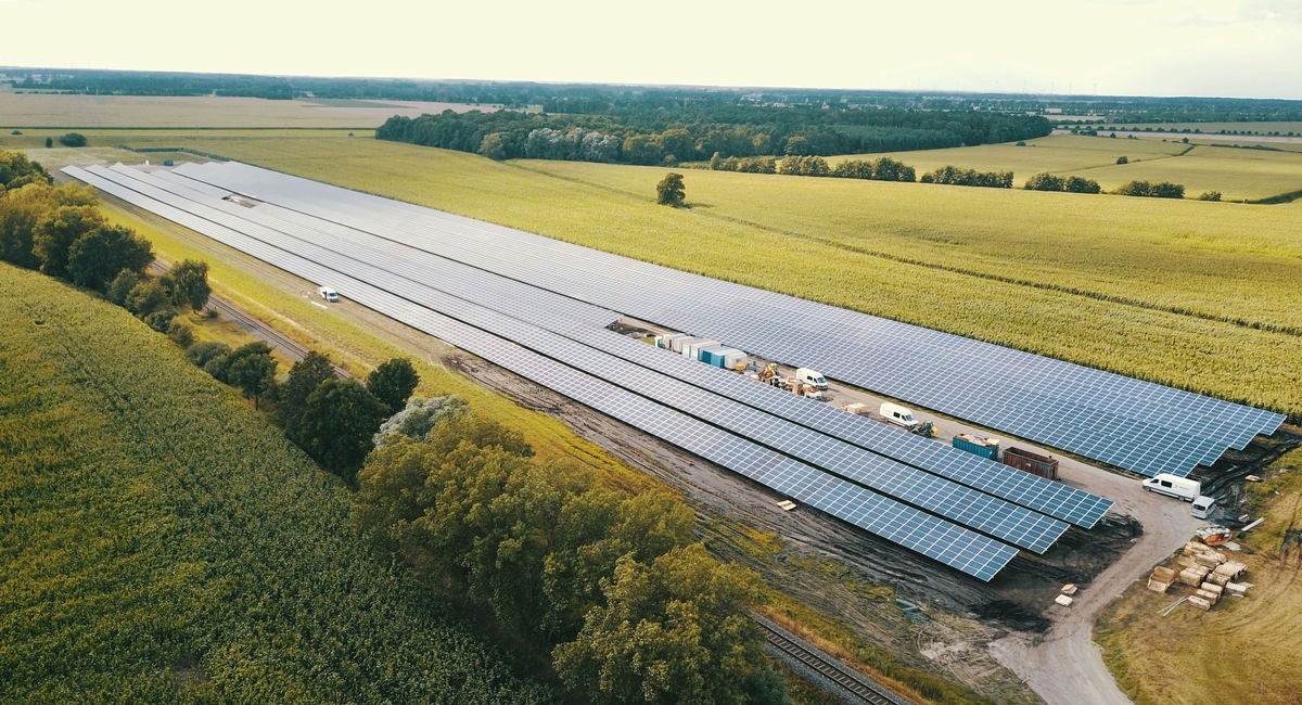 E.ON Solarpark Hassel in Betrieb: Solarenergie für 2.500 Haushalte in Sachsen-Anhalt