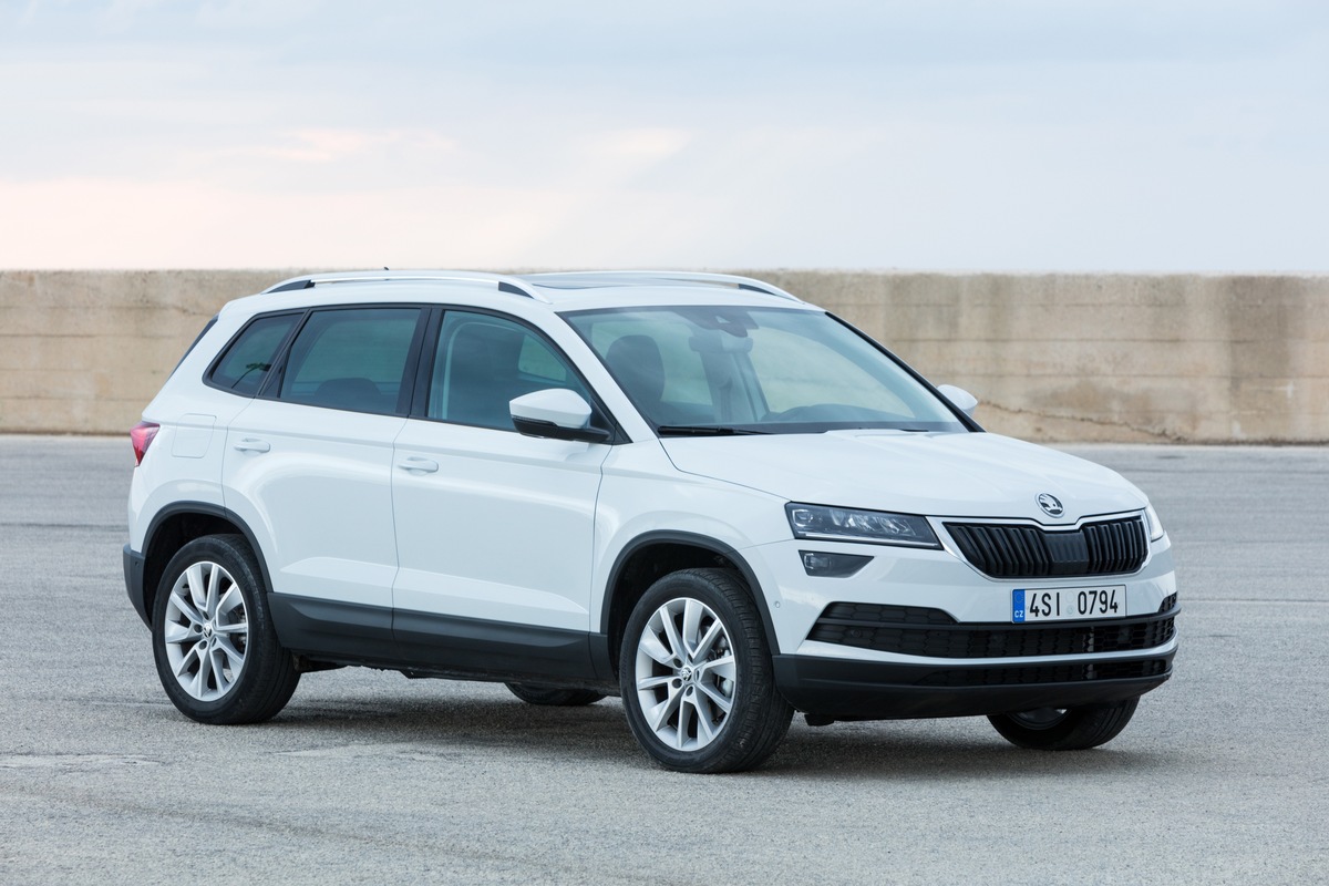 SKODA KAROQ startet mit 190 PS starker Topmotorisierung und weiteren Neuerungen durch (FOTO)