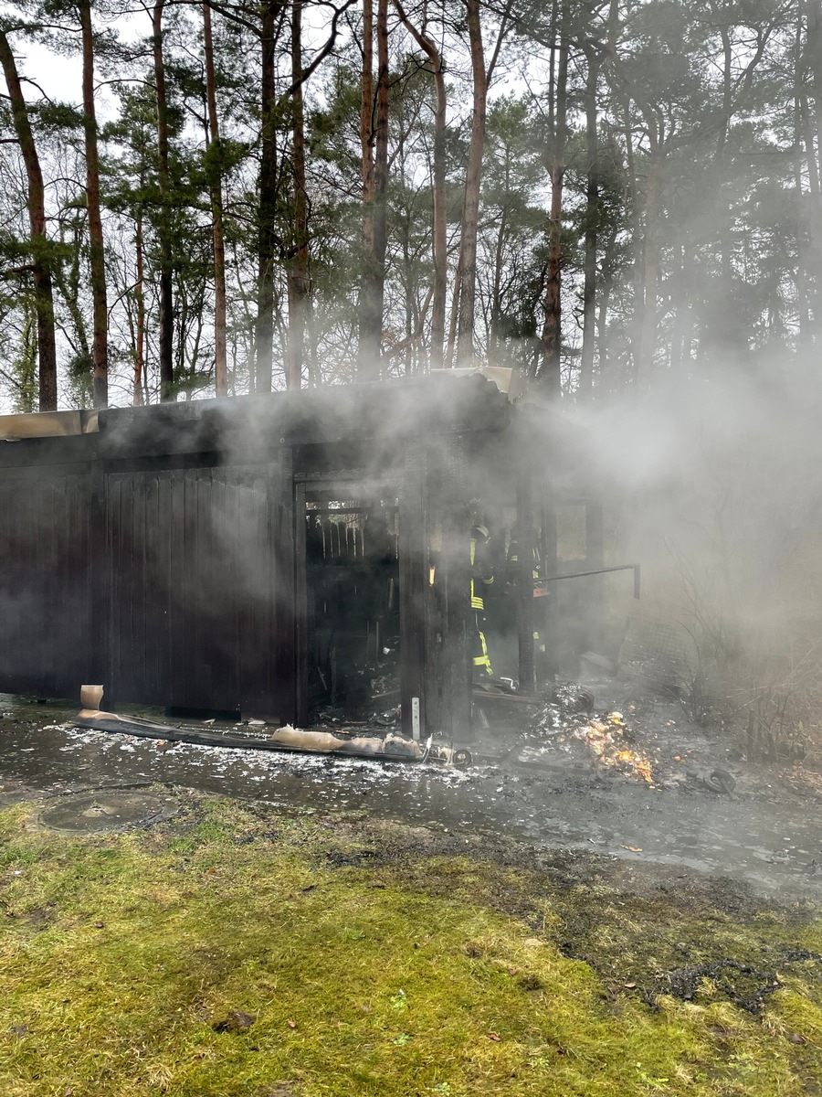 FW Lage: Feuer 3: Erhöhung von Feuer 2 auf 3 / Caportbrand in Hörste - 03.02.2021 - 10:43 Uhr