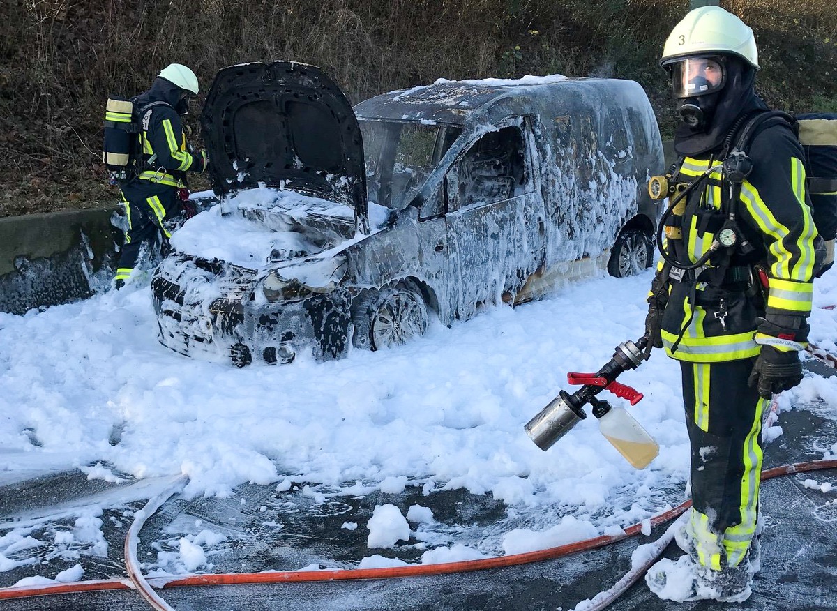 FW-BO: PKW-Brand auf der A 40