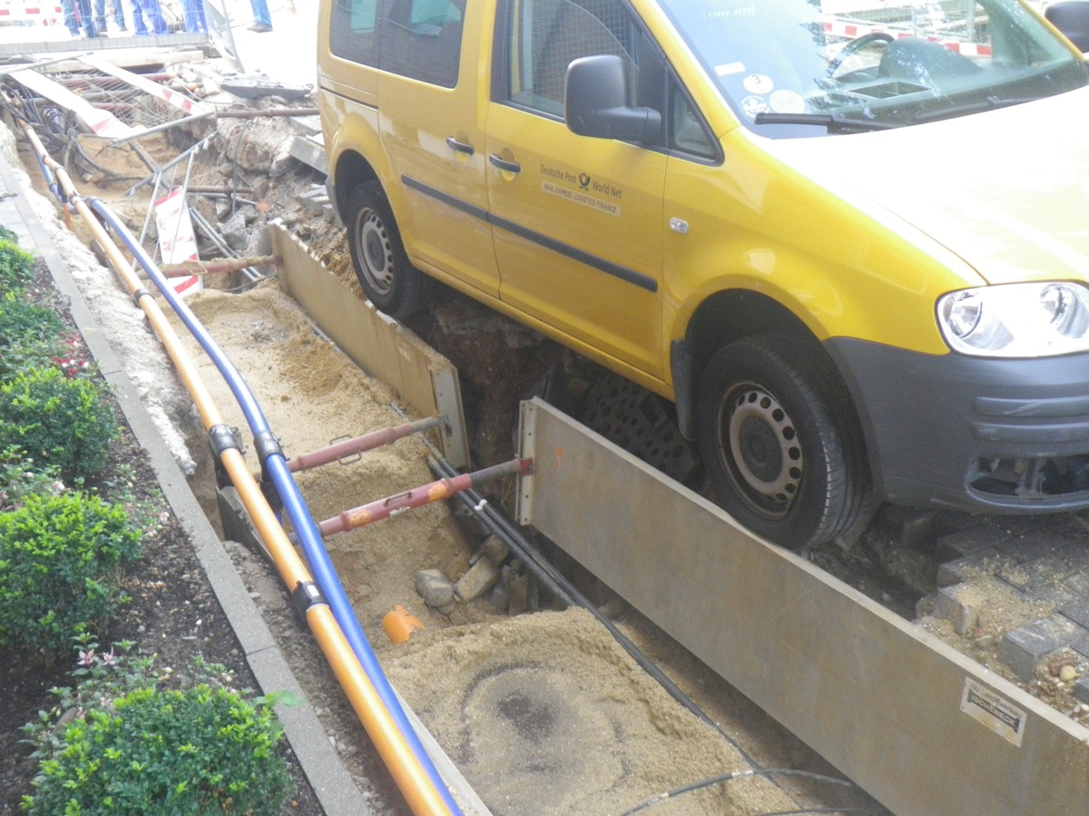 POL-DN: Verkehrsunfall in Baustelle