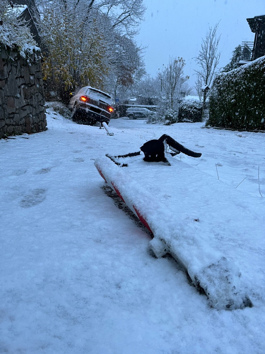 FW-EN: Erster Schnee beschert Feuerwehr Wetter drei Einsätze -Zwei Verkehrsunfälle zeitgleich-