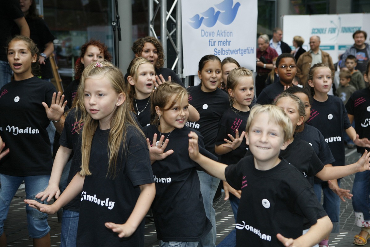 Du bist toll, so wie Du bist!&quot; / Dove Aktion für mehr Selbstwertgefühl appelliert an Besucher des Weltkindertagfestes 2006