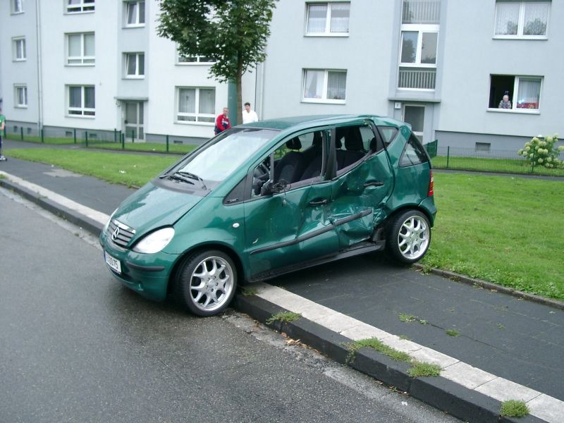 FW-E: PKW gegen Straßenbahn - Viel Glück