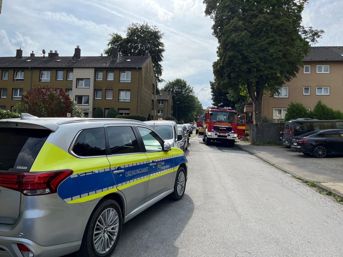 FW-Heiligenhaus: Feuerwehr rettet mehrere Tiere bei Wohnungsbrand