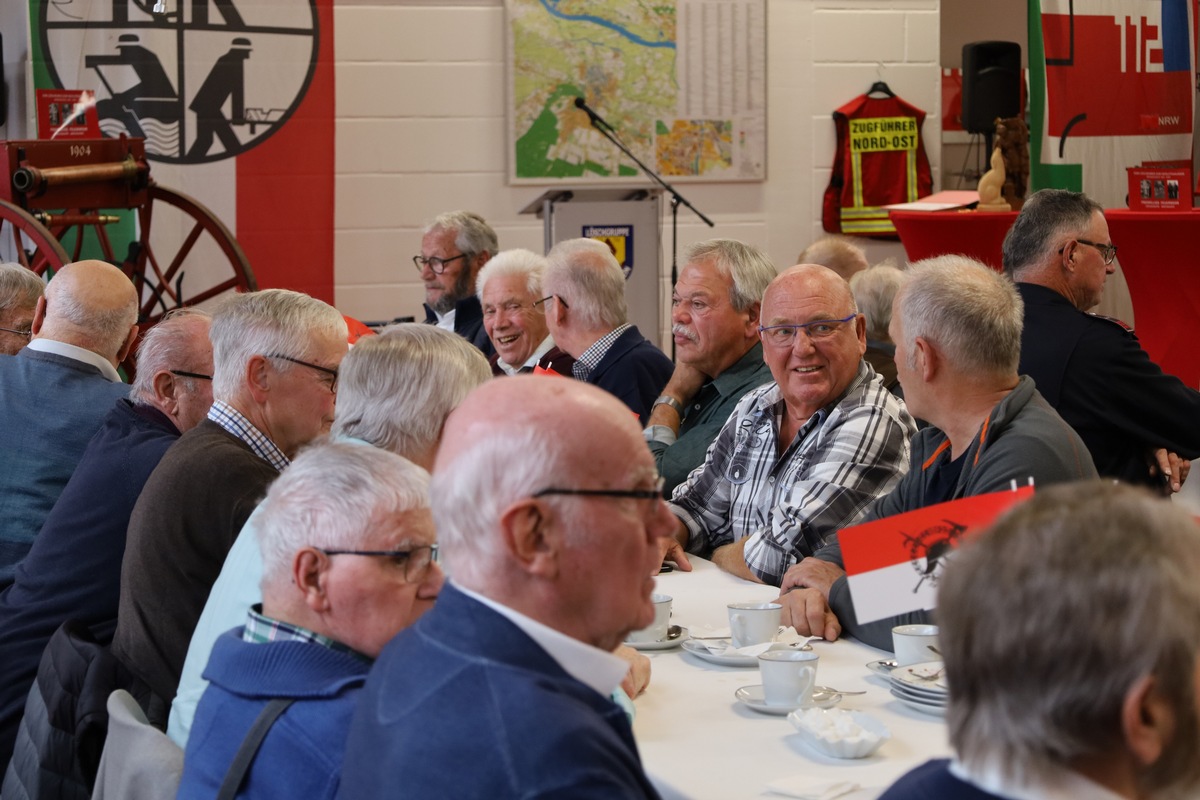 FW-KLE: 70 Jahre bei der Feuerwehr - Treffen der Ehrenabteilungen der Feuerwehr Kleve