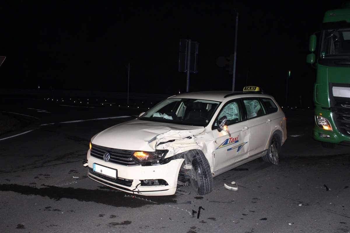 POL-OE: Zwei Leichtverletzte bei Verkehrsunfall auf L 539