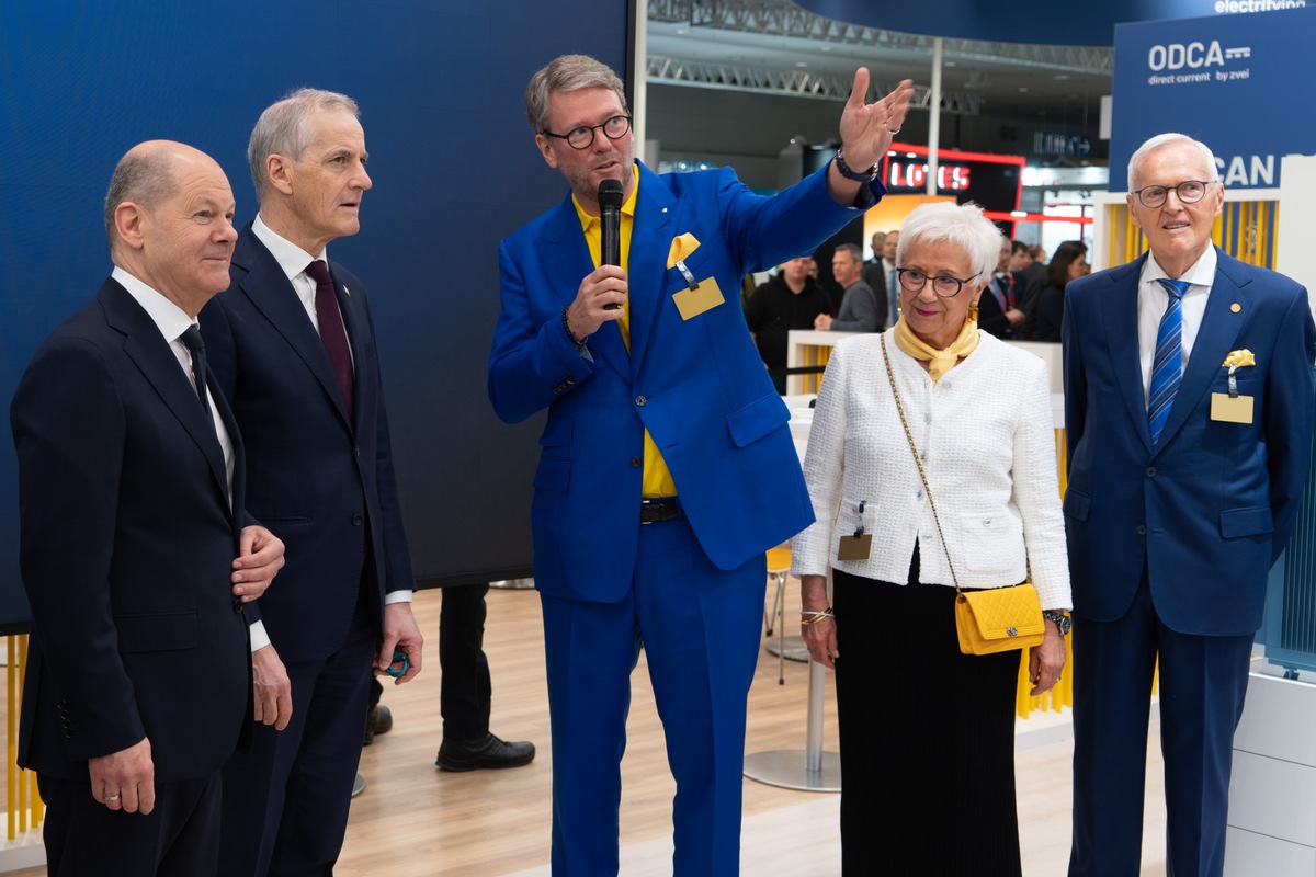 Bundeskanzler besucht HARTING auf der HANNOVER MESSE / Technologiegruppe präsentiert Innovationen für eine klimaneutrale Zukunft