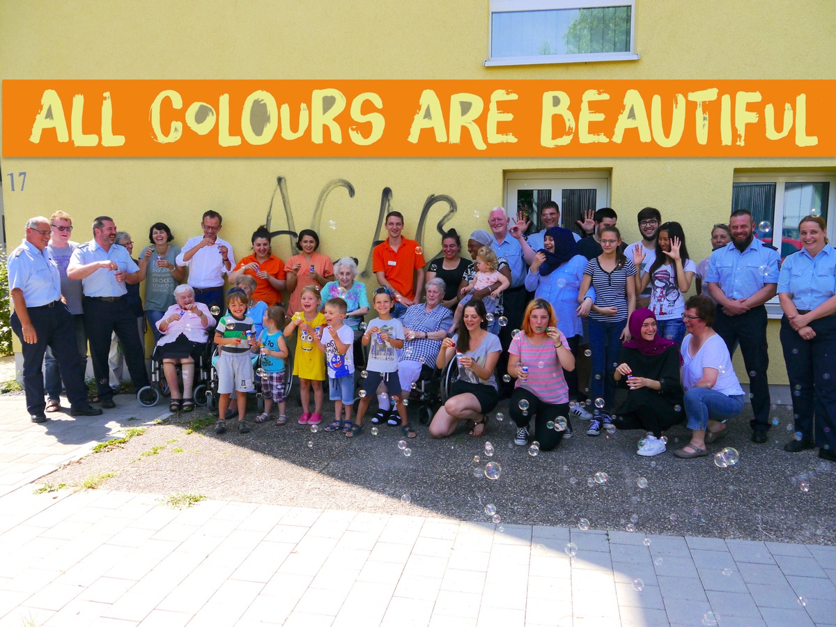 BPOLI S: Dienstgebäude der Bundespolizeiinspektion Stuttgart beschmiert - All Colours Are Beautiful