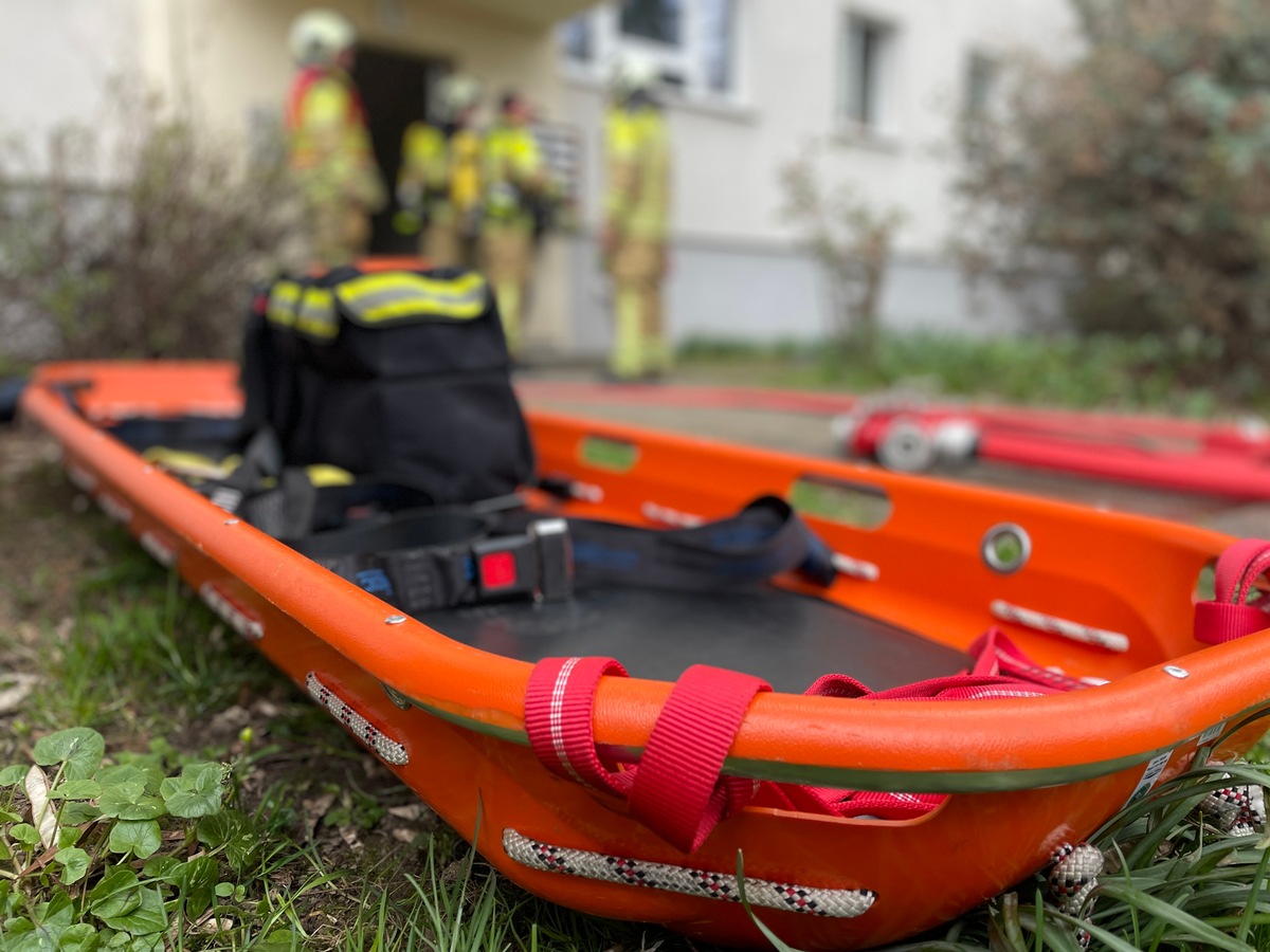 FW Dresden: Wohnungsbrand