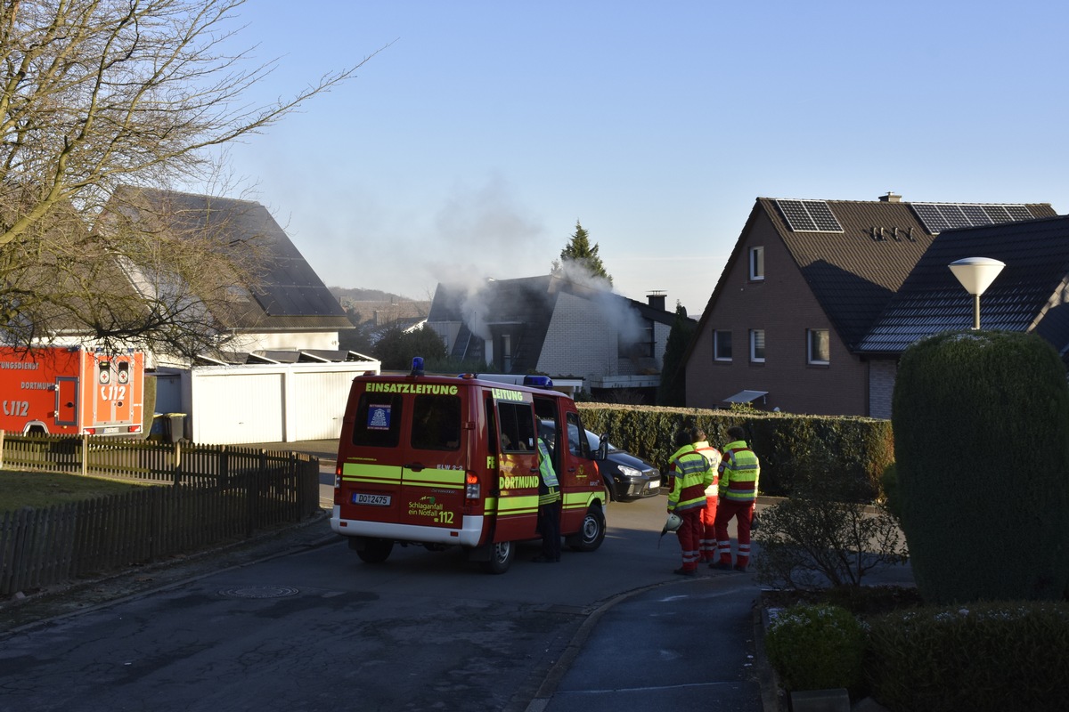 FW-DO: 05.12.2016 - Feuer in Holzen
Zimmerbrand in Doppelhaushälfte