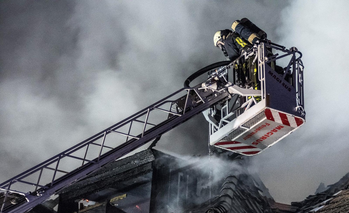 FW-BO: Brand in einem Mehrfamilienhaus in Bochum-Werne im Rixenburgweg