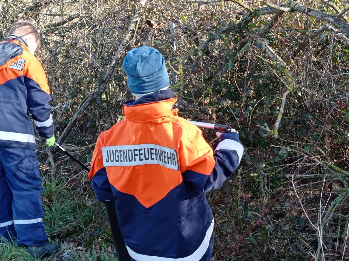 FW Celle: Jugendfeuerwehr Altencelle sammelt Müll